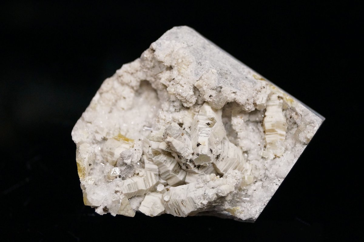 Weloganite, Baryte