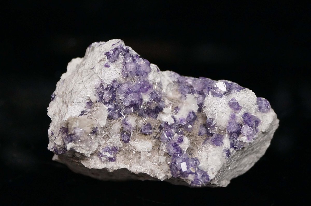 Fluorite, Dawsonite