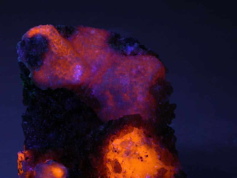 Hackmanite, Albite, Calcite