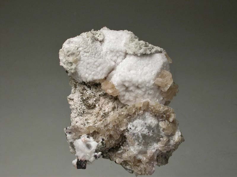Hackmanite, Albite, Calcite