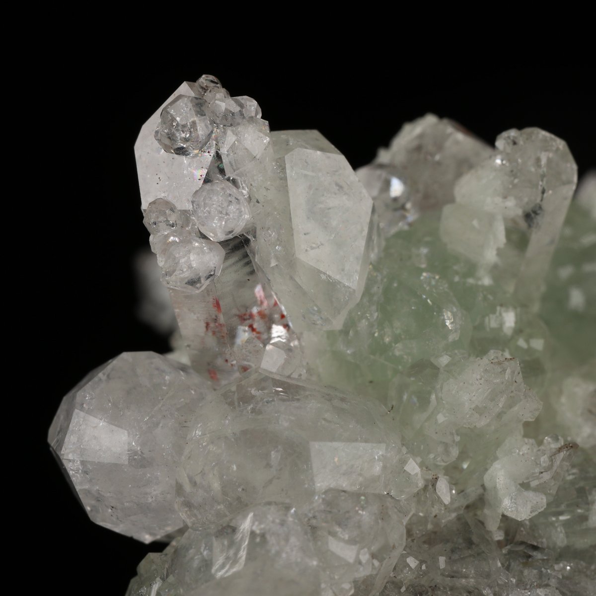 Analcime, Prehnite, Quartz, Hematite