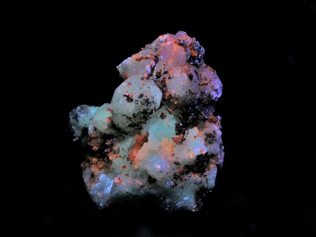 Analcime, Aegirine, Thorbastnäsite