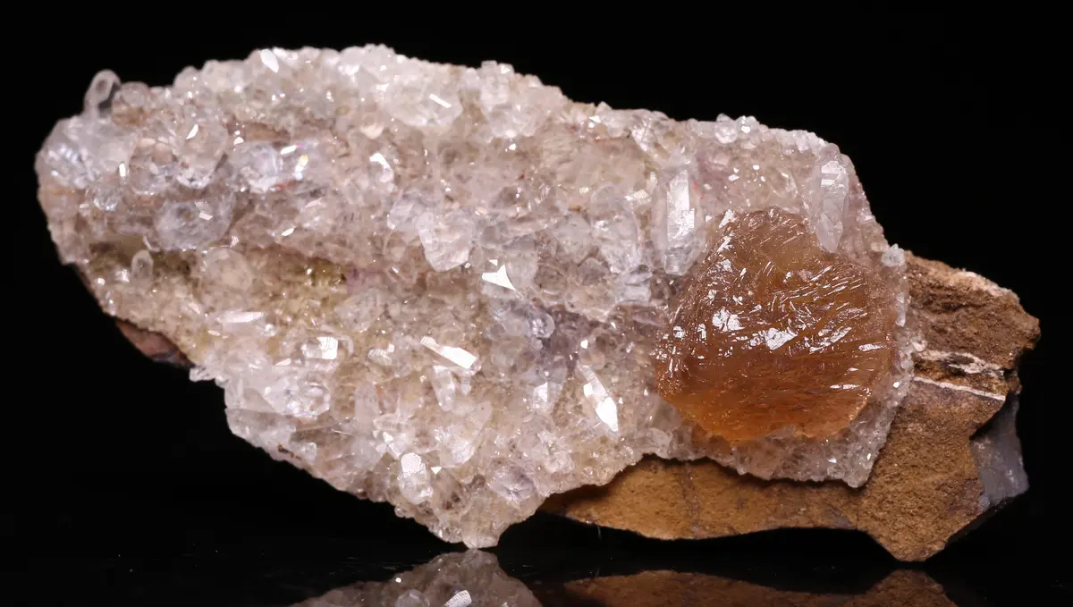 Olmiite, Calcite