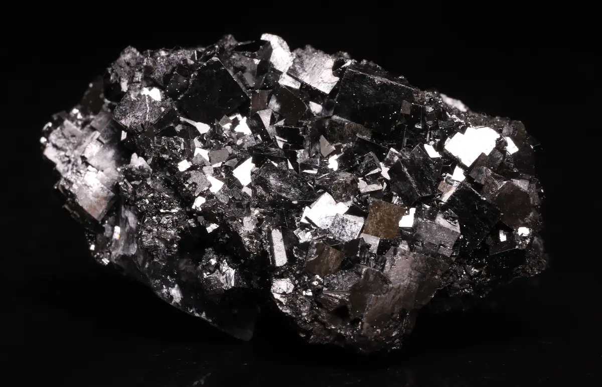 Bixbyite-(Mn)