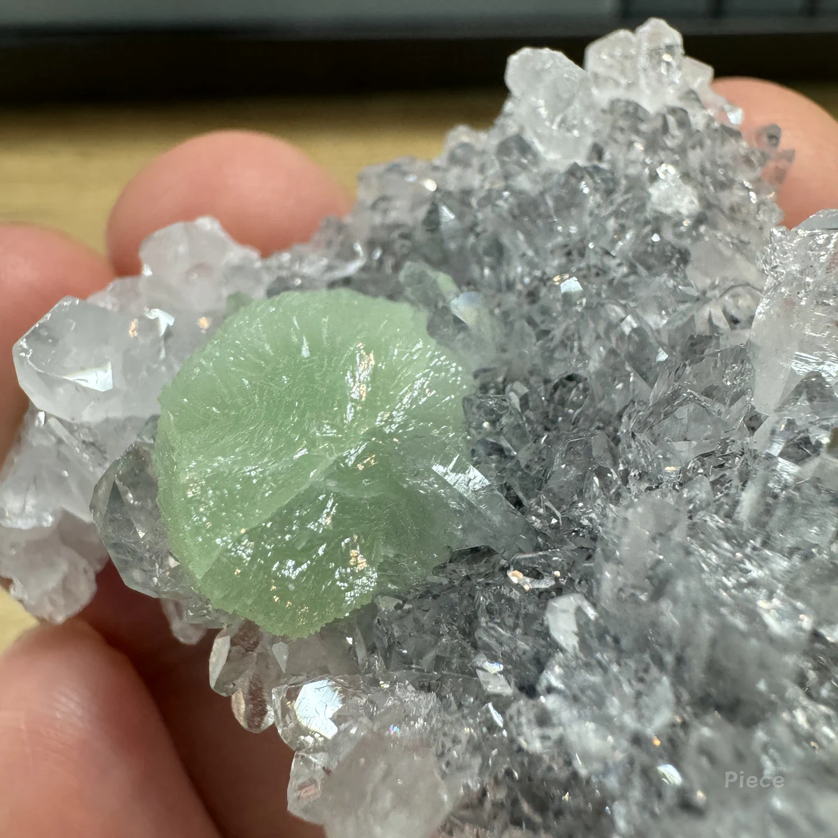 Prehnite, Quartz