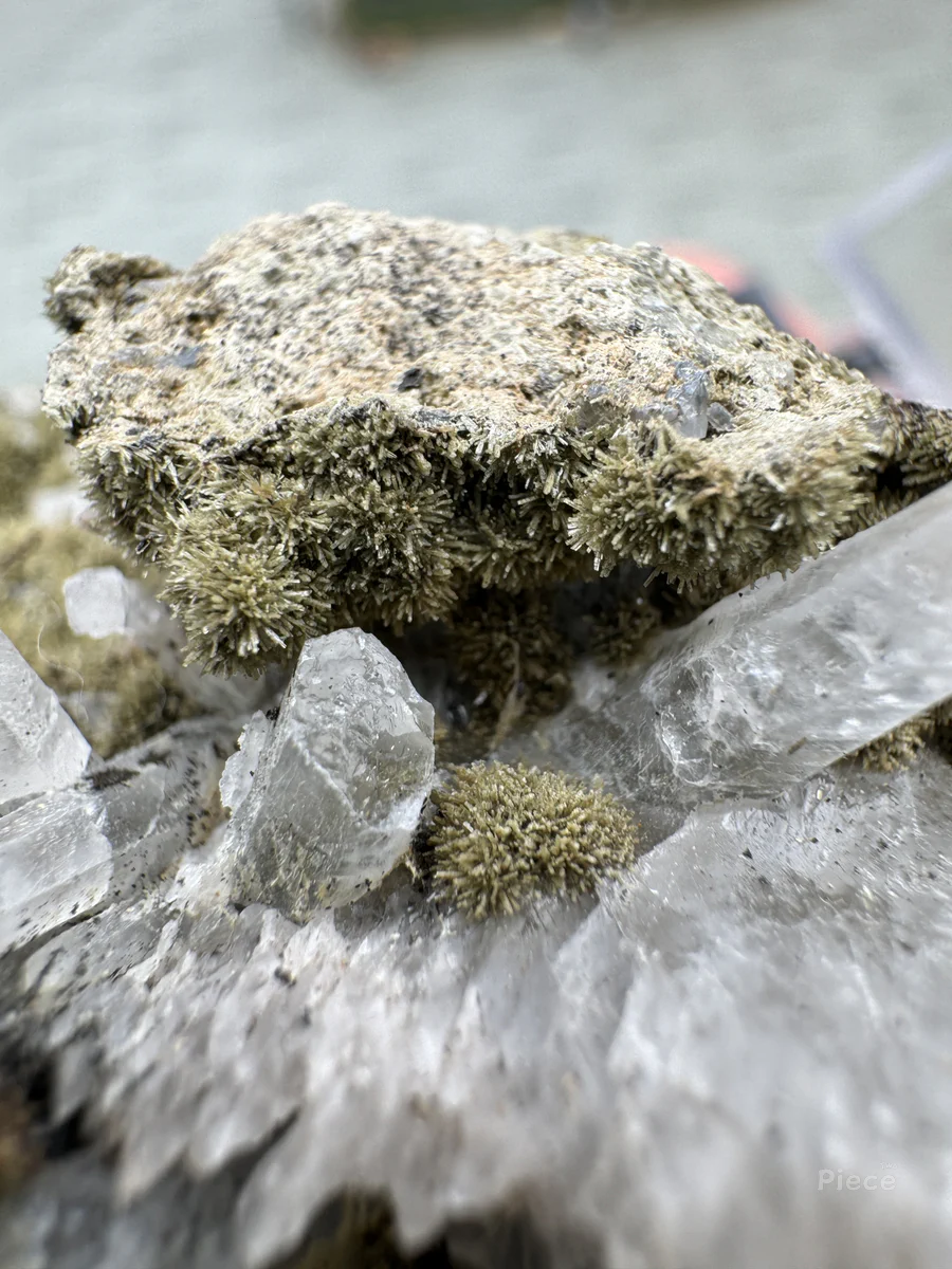 Johannsenite, Axinite-(Mn)