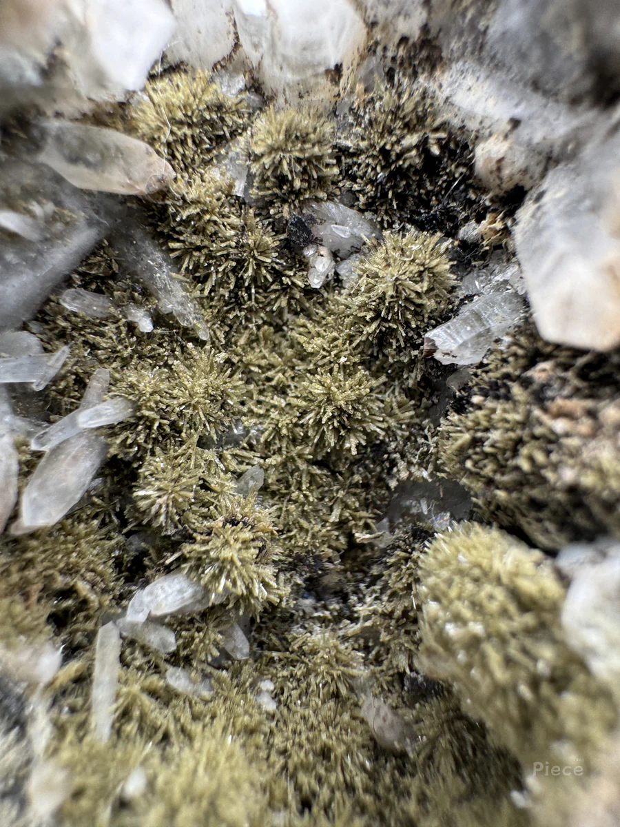 Johannsenite, Axinite-(Mn)