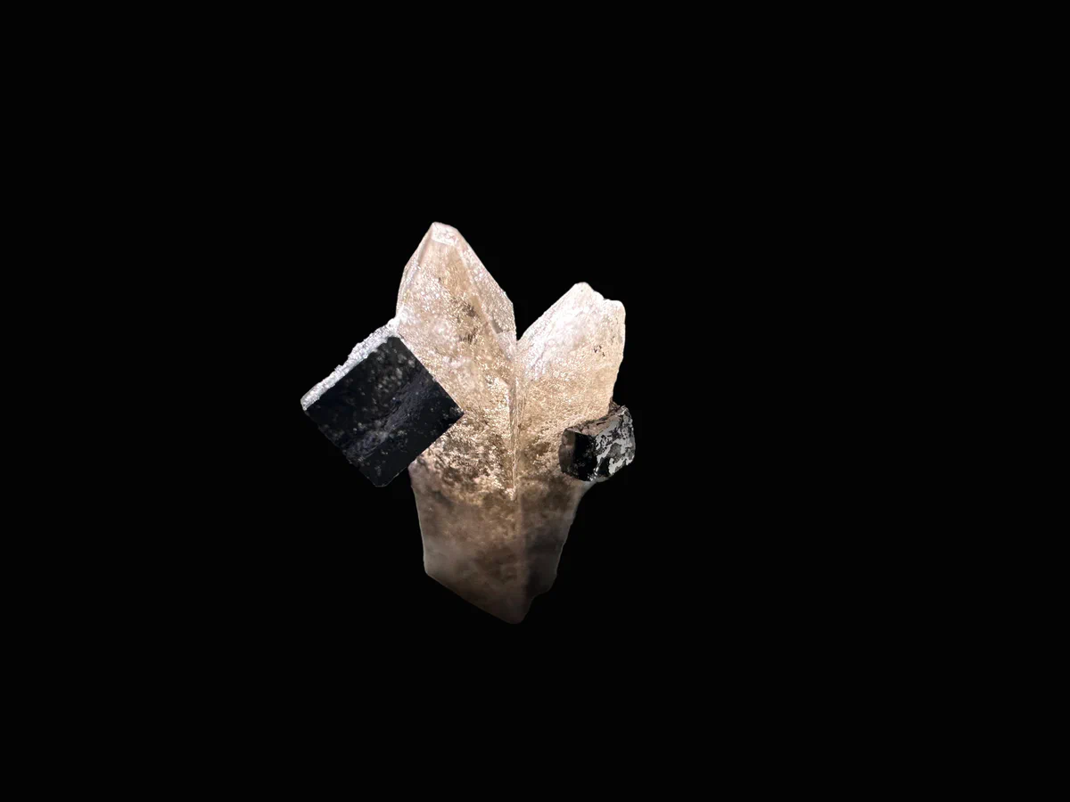 Topaz, Bixbyite-(Mn)