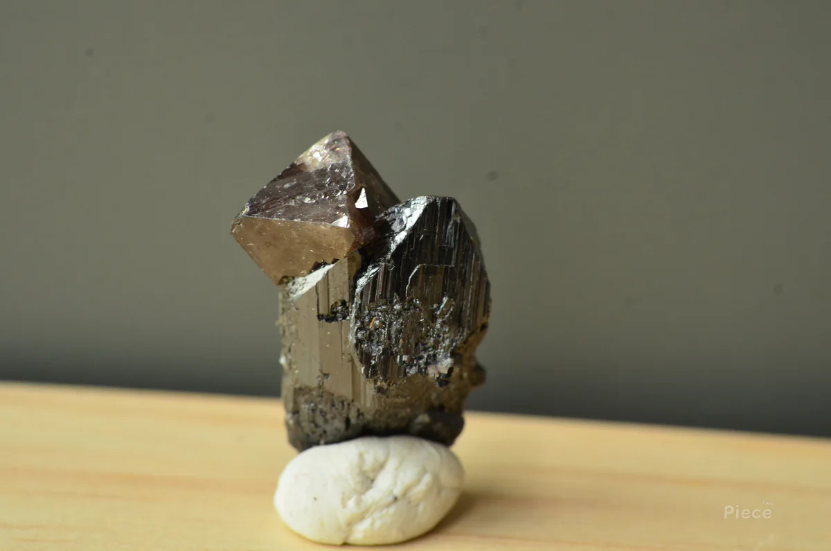 Scheelite, Wolframite, Chalcopyrite, Quartz, Chlorite Group