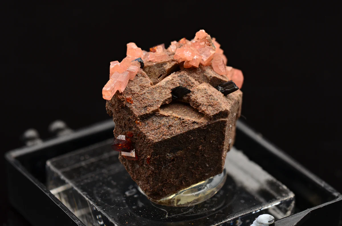 Serandite, Manganoneptunite