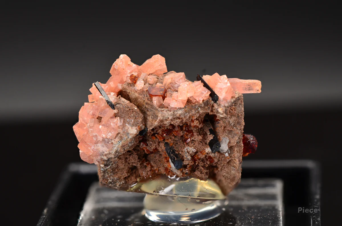 Serandite, Manganoneptunite