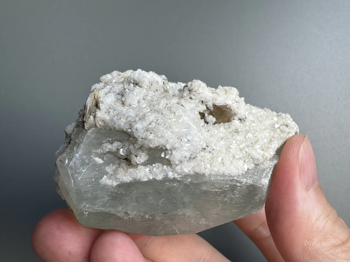 Aquamarine, Albite, Scheelite