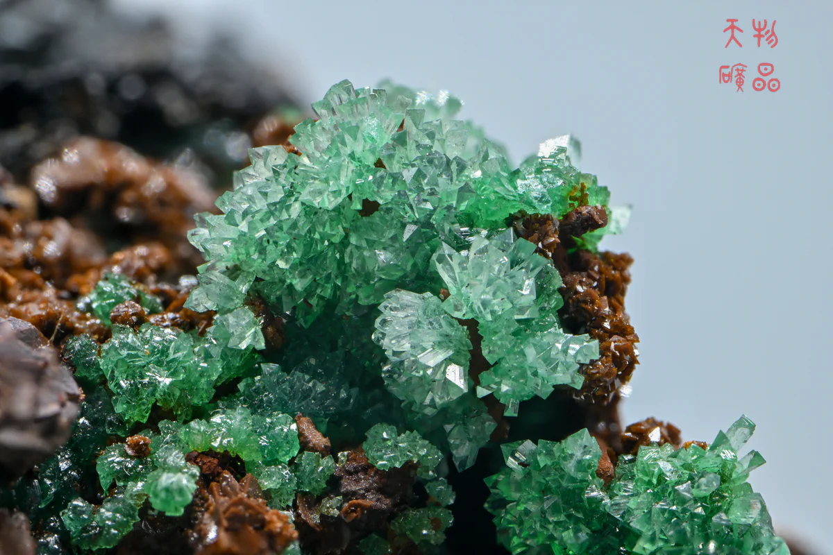Copper-bearing Adamite