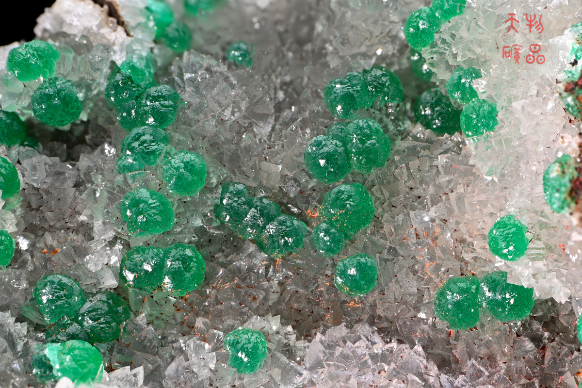 Copper-bearing Adamite