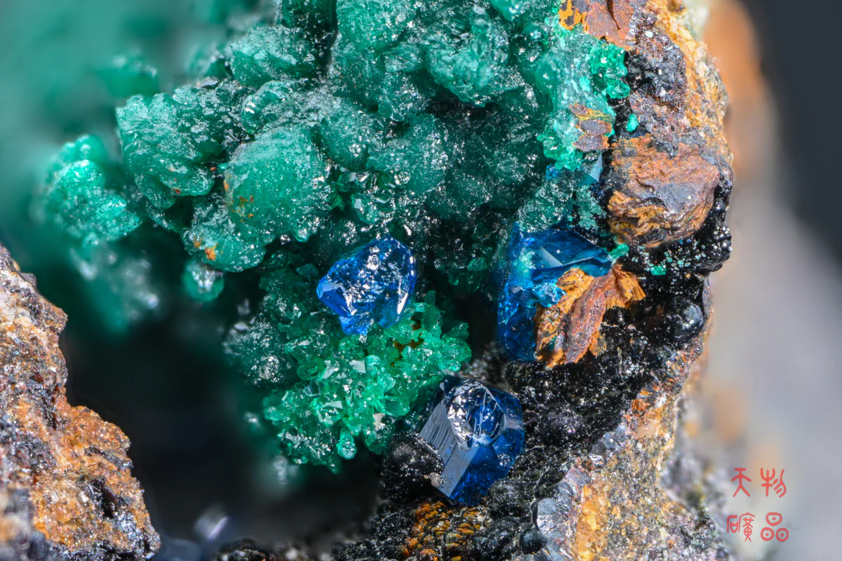 Cornetite, Pseudomalachite, Baryte, Goethite