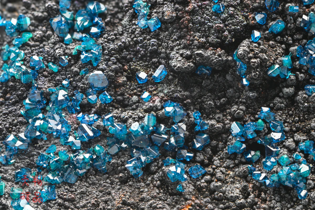 Cornetite, Pseudomalachite, Baryte, Goethite