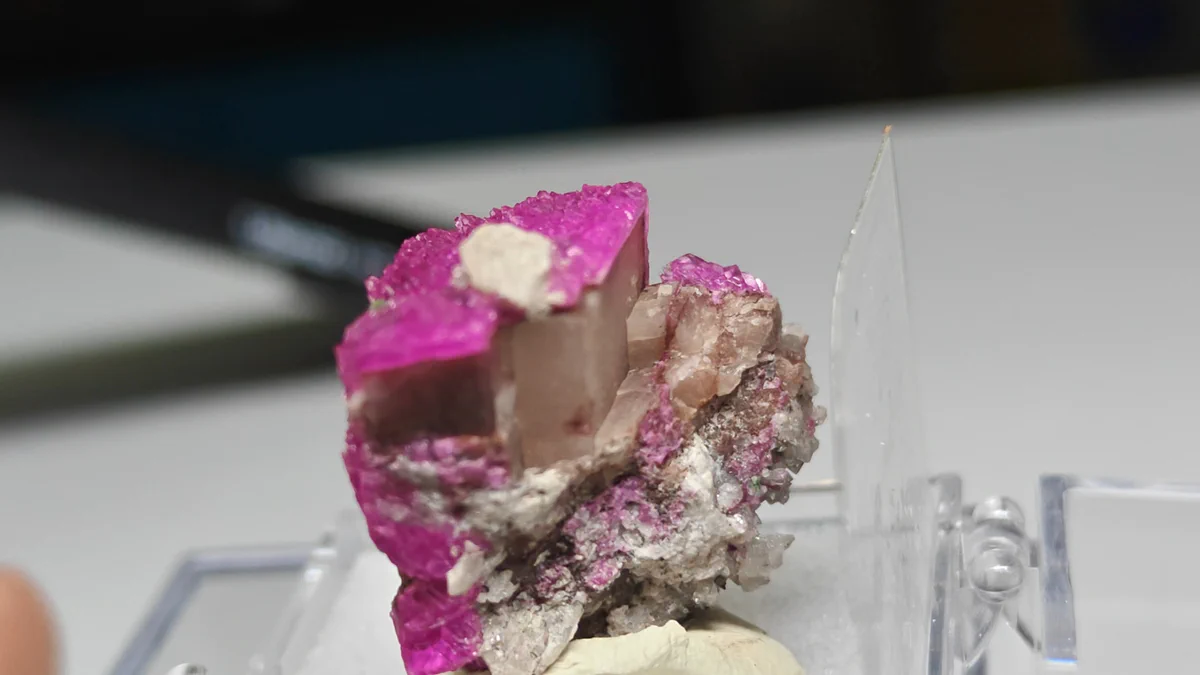 Cobalt-bearing Dolomite