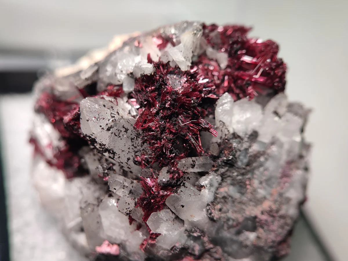 Erythrite, Quartz