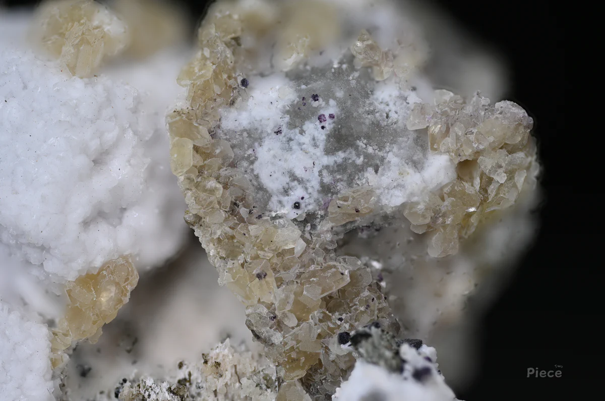 Hackmanite, Albite, Calcite