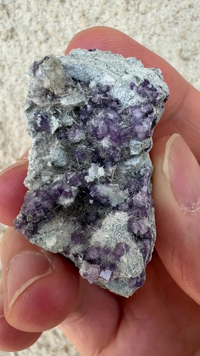 Fluorite, Dawsonite