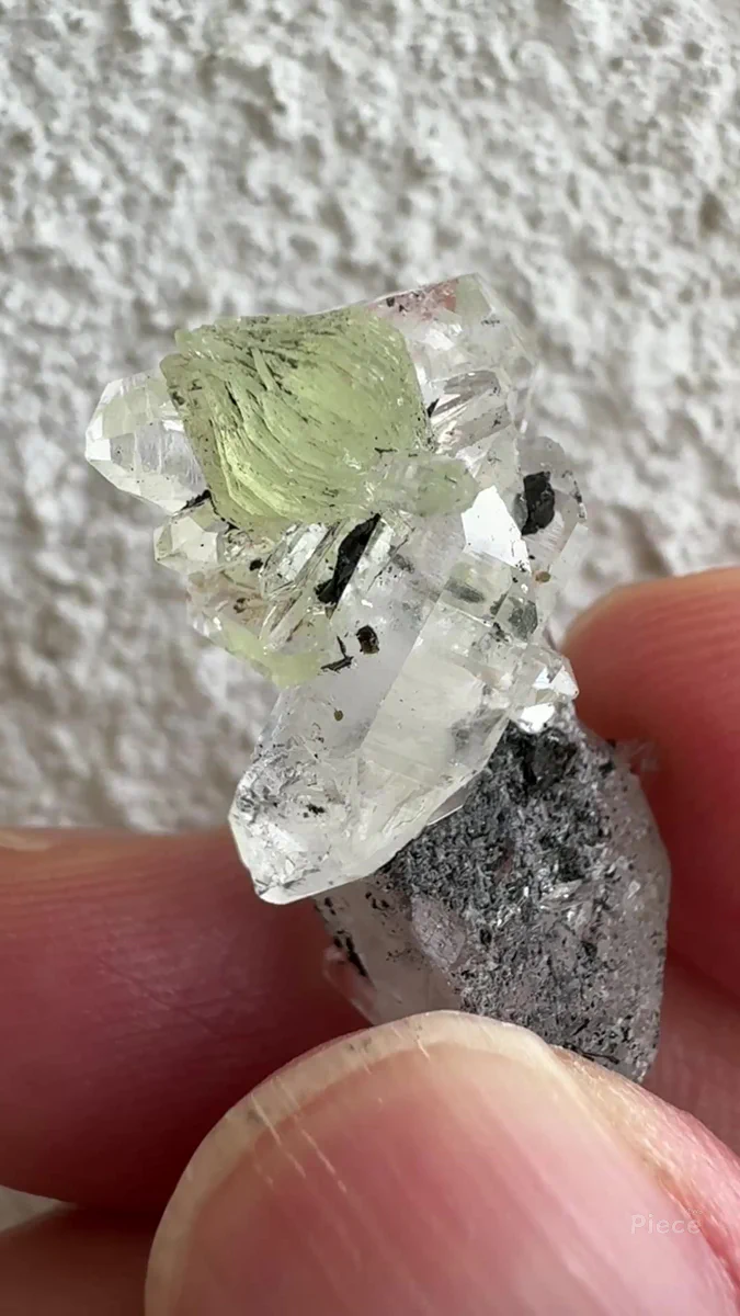Prehnite, Quartz